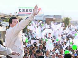 lEnoc Leaño caracterizado como Luis Donaldo Colosio, en una escena que recrea el histórico mítin en Tijuana.  /