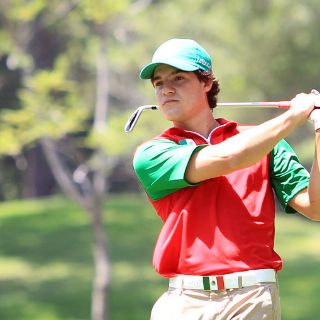 Sebastián Vázquez, con ocho golpes de ventaja