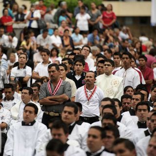 Celebran 10 mil católicos el Corpus Christi en calles del Centro