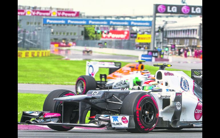 Sergio Pérez batalló con los neumáticos y la puesta a punto de su monoplaza durante la segunda sesión. AFP  /