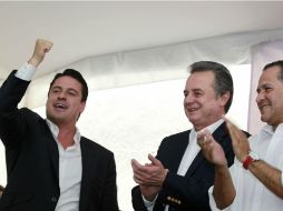 Pedro Joaquín Coldwell (centro), elogió el desempeño de Aristóteles Sandoval en el debate.  /