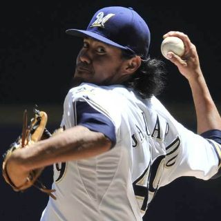 Yovani Gallardo gana con lo Cerveceros