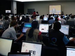 Periodistas siguen el debate en Gudadalajara. AFP  /