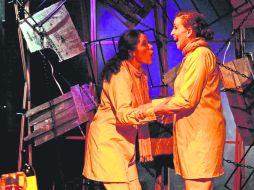 Las actrices no escatiman esfuerzos para deleite de los asistentes.  /