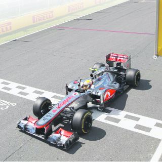 Toca el turno de brillar a Lewis Hamilton