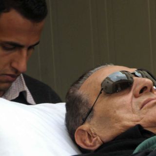 Hosni Mubarak cae en coma por un paro cardíaco