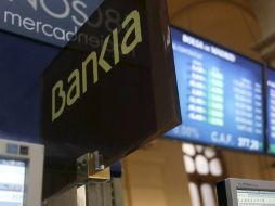 Paneles informativos en la Bolsa de Madrid. EFE  /