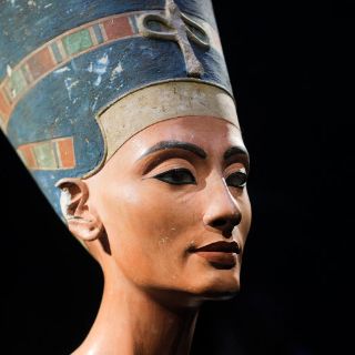 Berlín dedica muestra a cien años de hallazgo del busto de Nefertiti