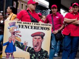 Seguidores de Chávez inundaron los alrededores del Consejo Nacional Electoral para apoyar al mandatario. EFE  /