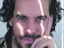 David Miklos explica que este nuevo libro lo pensó desde la perspectiva de la transgresión. I.ARAUZ  /