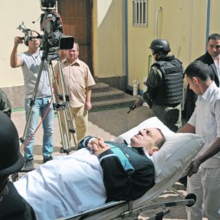 Hosni Mubarak sufre dos paros cardiacos