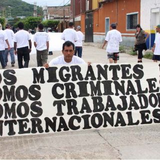 Piden a #YoSoy132 incluir tema migratorio en demandas