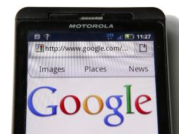 Para el año 2013 habrá más gente con acceso a internet por medio de celulares. ARCHIVO  /