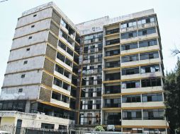 Aspecto actual del inmueble que alguna vez albergó familias y trabajadores de oficinas, todos vecinos del Parque Agua Azul.  /