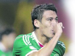 El zaguero Héctor Moreno le dio tres puntos muy importantes a México a pocos minutos del final, anoche en San Salvador. MEXSPORT  /