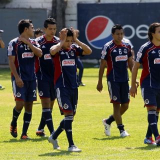Chivas entrena completo
