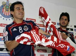 Luis Pérez (izq) y Rafael Márquez fueron presentados oficialmente como refuerzos. MEXSPORT  /