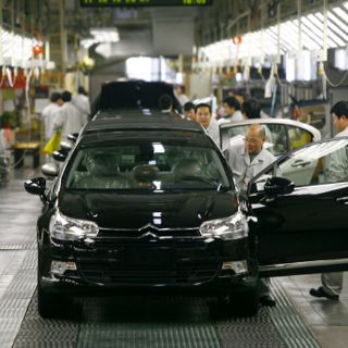 Bajan 30 por ciento ventas en industria automotriz