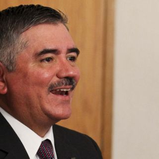 Llama IFE a encuestadoras respetar marco legal