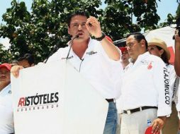 Aristóteles Sandoval se reunió con vecinos de la colonia El Colli. ARCHIVO  /