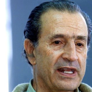 Presentan versión renovada de 'Enciclopedia de la política'