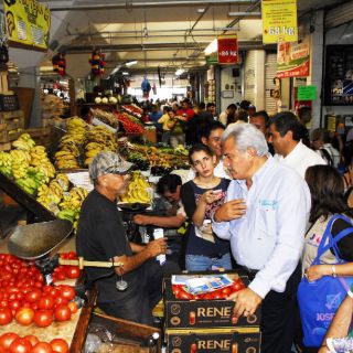 Alberto Cárdenas visita Mercado Alcalde