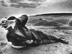 IMÁGENES. Aproximación a Santa Cecilia, de Cecilia Monroy (arriba), y  Migrante, de Elsa Medina.  /