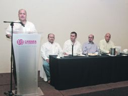 El aspirante a gobernador escuchó quejas y avisos por parte de los industriales del sector de la masa y la tortilla.ESPECIAL  /