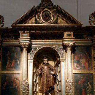 Llama experta a preservar y respetar el arte sacro