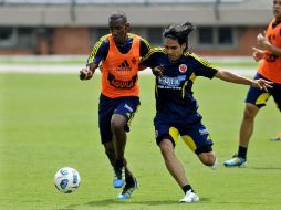 Luis Amaranto Perea, seleccionado colombiano, militó en Boca Juniors y Atlético de Madrid. Aquí, con Radamel Falcao (der). EFE  /