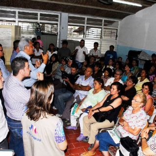 Plantea Alberto Cárdenas proyectos a tianguistas