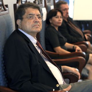 Diserta Sergio Ramírez ante universitarios hondureños