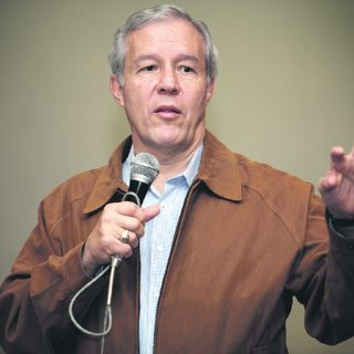 Fernando Guzmán se compromete con industrias