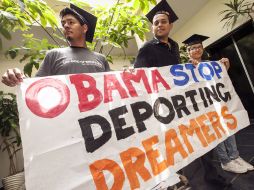 Jóvenes se manifiestan contra la deportación de cientos de miles de estudiantes indocumentados. AP  /