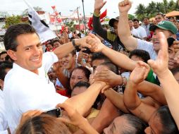 Militantes panistas dejaron el partido para sumarse a la candidatura de Enrique Peña Nieto. ARCHIVO  /