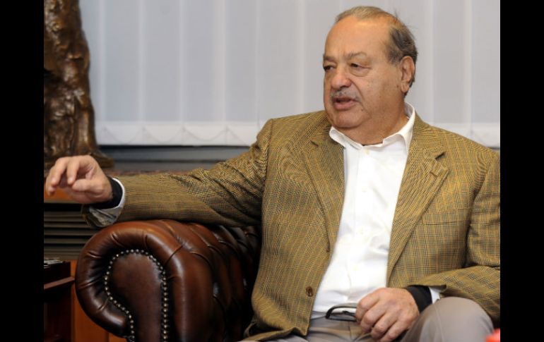 Carlos Slim amplió sus inversiones en telefonía móvil al mercado europeo. ARCHIVO  /