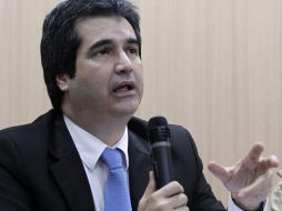 El ministro de Interior, Carlos Filizola, habla en una conferencia de prensa tras el enfrentamiento. EFE  /