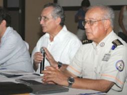 El taller lo encabezó el Secretario General de Gobierno, Víctor Manuel González Romero (izq) y el Mayor Trinidad López Rivas. ESPECIAL  /