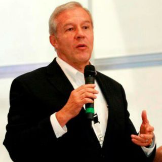 Atención integral a adultos mayores, compromiso de Guzmán