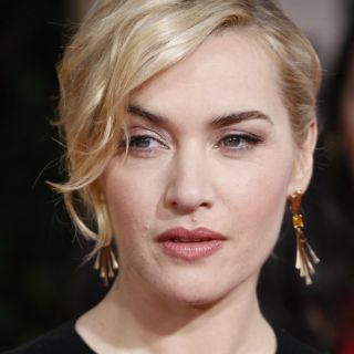 Kenneth Branagh, Kate Winslet y Gary Barlow, condecorados por Isabel II