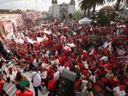 Aristóteles Sandoval durante un mitin en la plaza principal de San Diego de Alejandría. ESPECIAL  /