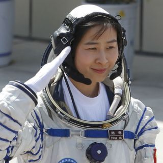 La primera mujer china viaja al espacio en la 'Shenzhou IX'