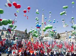 Italianos se manifiestan por las calles de Roma contra las medidas económicas de Monti. EFE  /