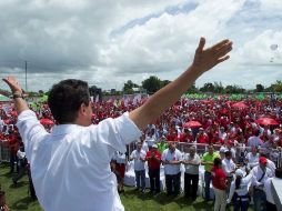 En un acto proselitista en Chetumal, Peña Nieto logró reunir a miles de burócratas y simpatizantes. ESPECIAL  /