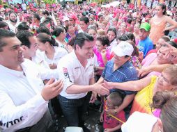 La gira del abanderado de la Coalición Compromiso por Jalisco lo llevó también a Cuautitlán de García Barragán.ESPECIAL  /