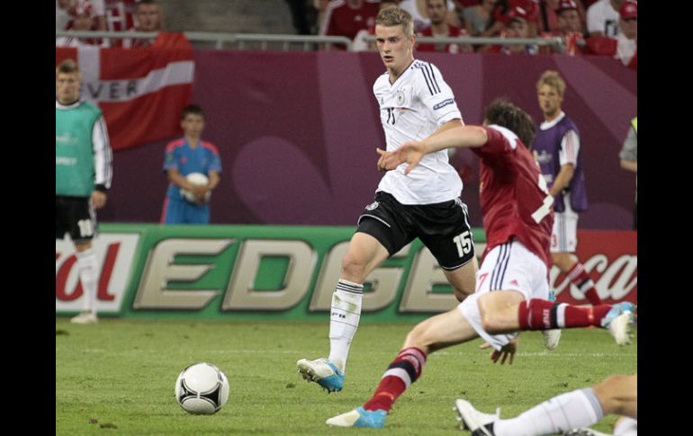 Lars Bender (c) fue el autor del segundo gol de Alemania en el partido. AP  /