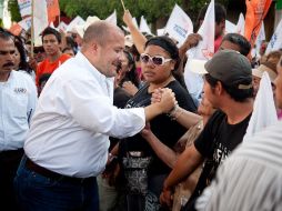 Alfaro saluda a simpatizantes en Ameca. ESPECIAL  /