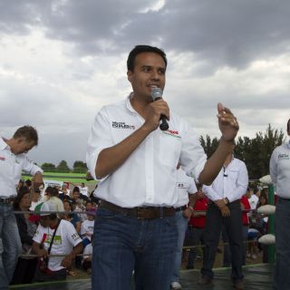 Héctor Robles promete apoyos a madres jefas de familia