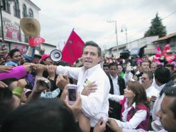 Enrique Peña Nieto pidió a sus simpatizantes mantenerse firmes para que el país sea gobernado nuevamente por un mexiquense. AP  /