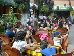 Se capacitó a los dueños de 12 restaurantes-bar con los que cuenta El Parián, con el fin de que brinden una mejor atención. ARCHIVO  /